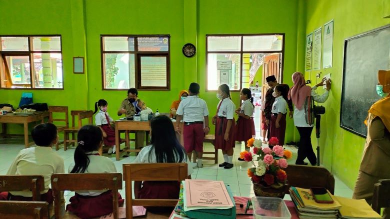 Giat Screening Kesehatan Siswa SDN Babadan 01 Desa Babadan Lor
